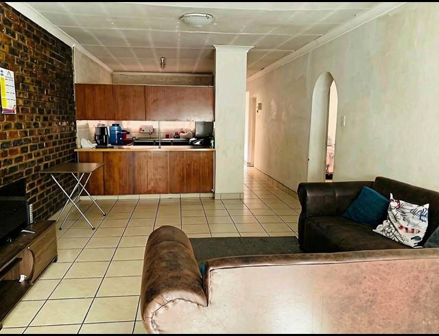 3 BEDROOM FLAT FOR SALE IN VEREENIGING CENTRAL
